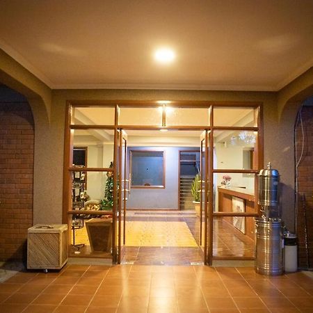 Summit Lodge Marombosa Екстериор снимка