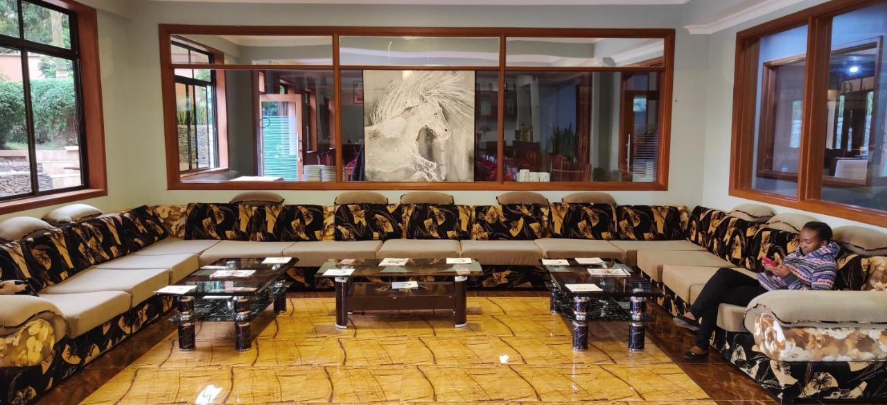 Summit Lodge Marombosa Екстериор снимка