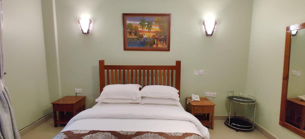 Summit Lodge Marombosa Екстериор снимка