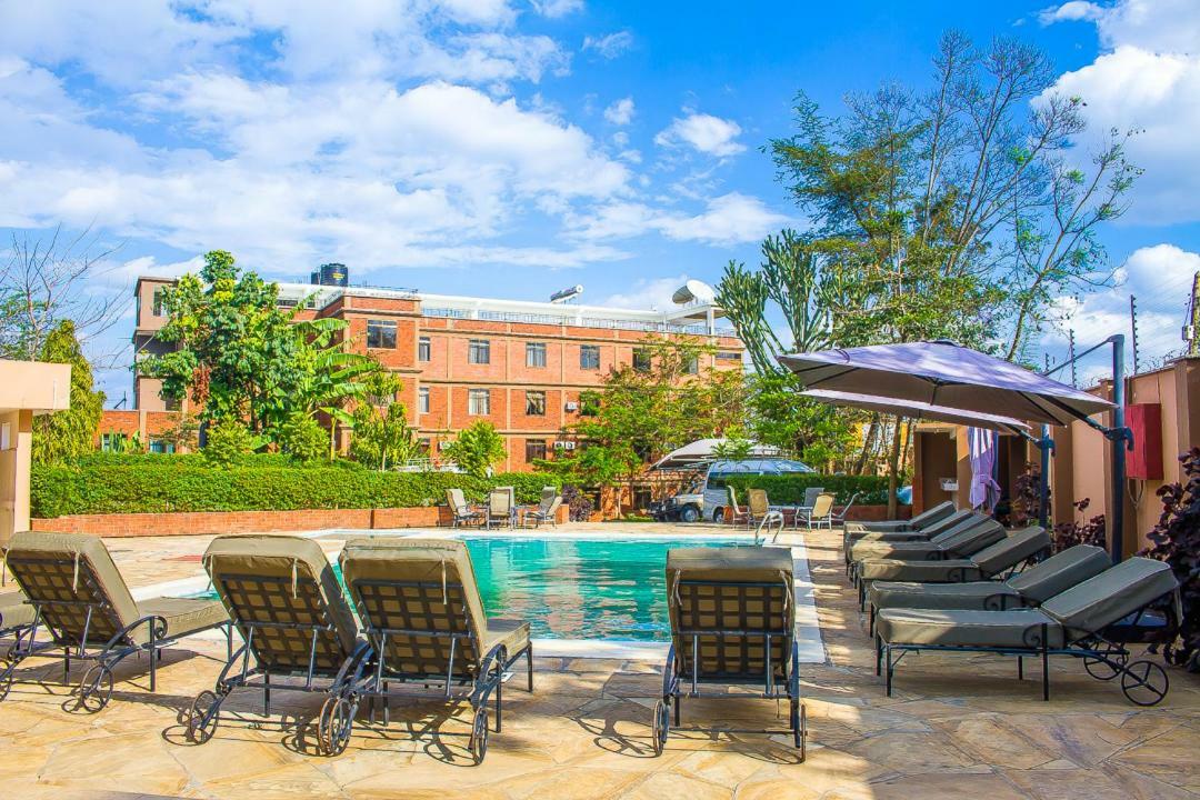 Summit Lodge Marombosa Екстериор снимка